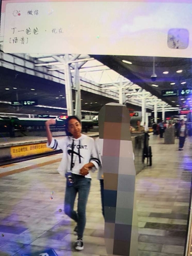 “火爆小孩”赌气出走 暖心民警耐心劝回1
