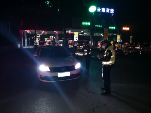 12.2石林交警打好保卫战 